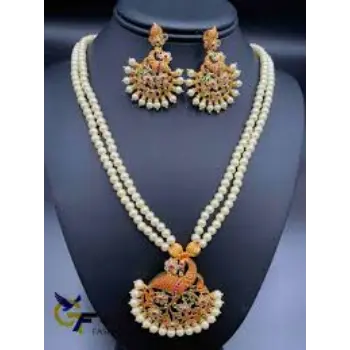 Quite Pearl Necklaces